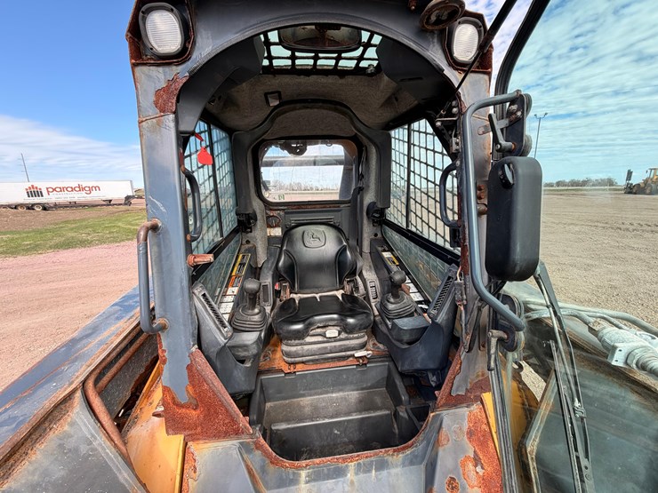 2014-deere-328e-image-14