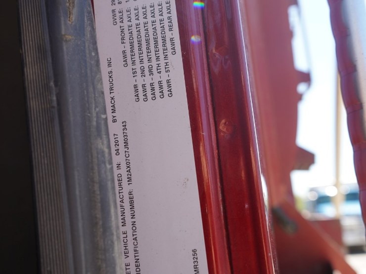 2018-mack-granite-gu713-image-8