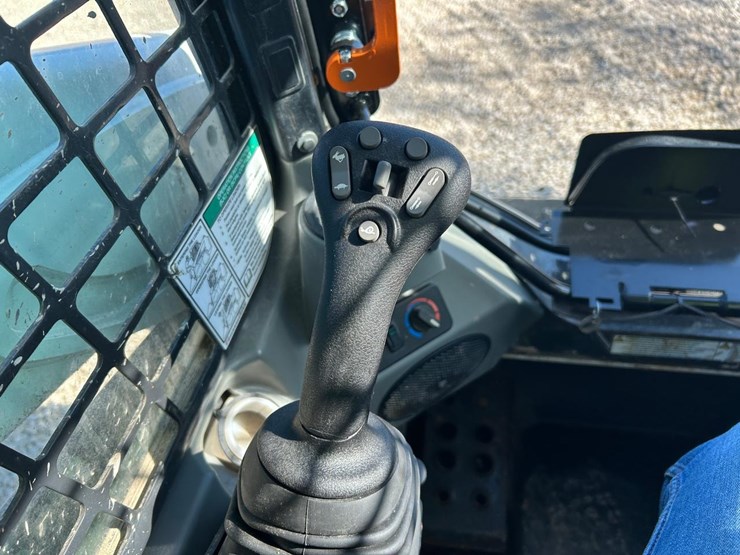 2019-bobcat-t595-image-25