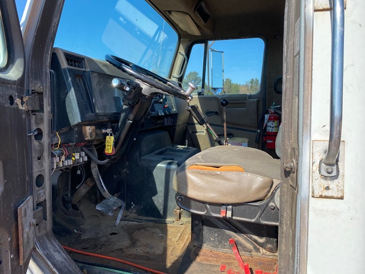 1993-international-8100-image-22