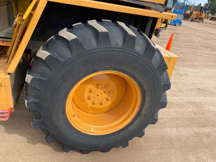 #1004-•-1982-allis-chalmers-714-series-b-industrial-plow-tractor-image-25