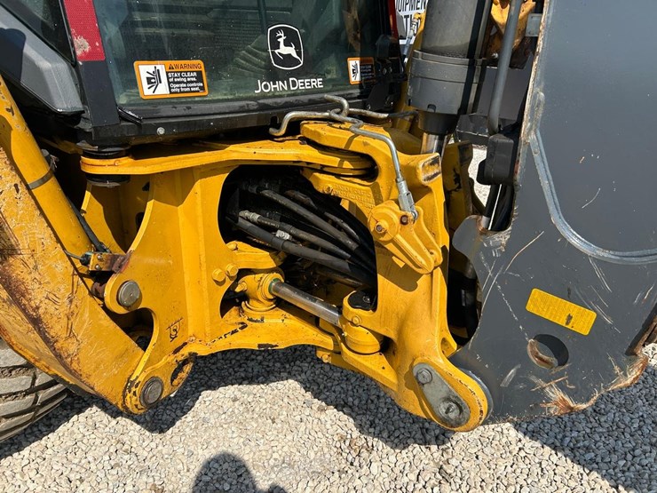 2021-deere-310l-image-16