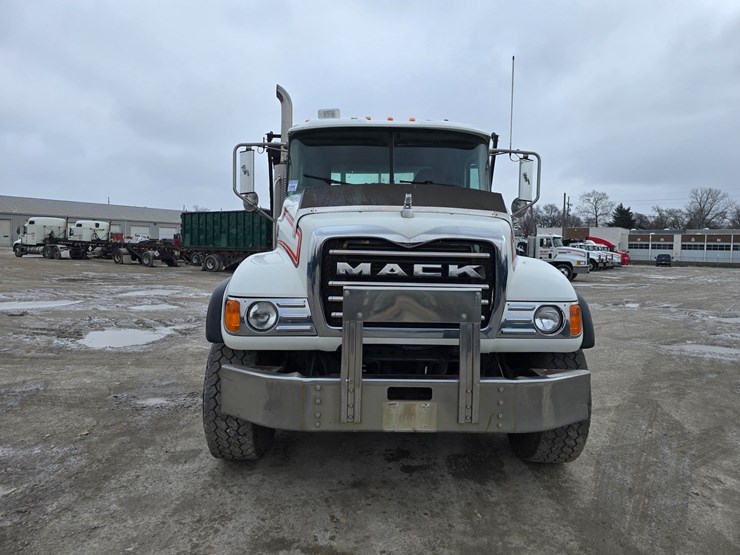 #22589-•-2006-mack-cv713-granite-roll-off-truck-image-18
