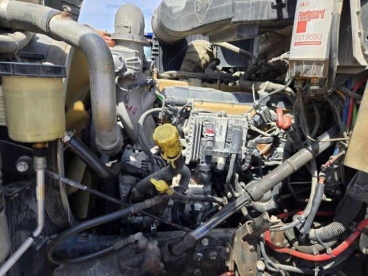 2012-caterpillar-ct660s-image-26