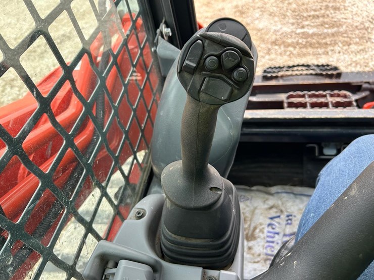 2021-kubota-svl75-2-skid-steer-loader-image-24