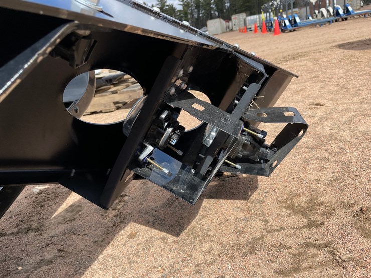 freightliner-108sd-image-7