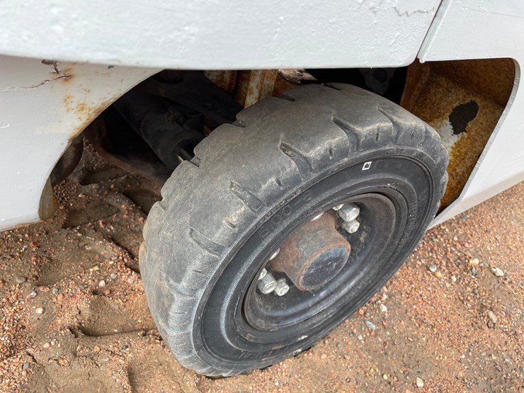 #1165-•-unicarriers-3,450-lbs-lp-forklift-image-22