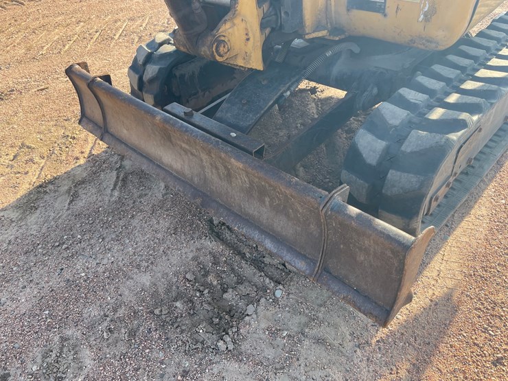 2005-caterpillar-301.8-image-34