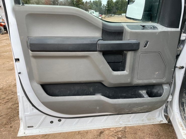 2019-ford-f150-image-35