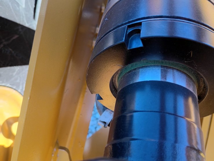 2023-caterpillar-910-image-68