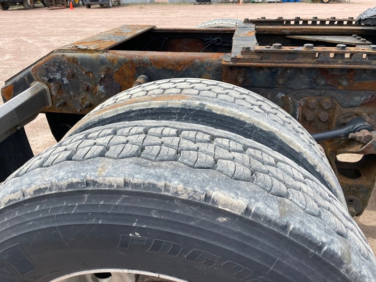 2009-kenworth-w900-image-28