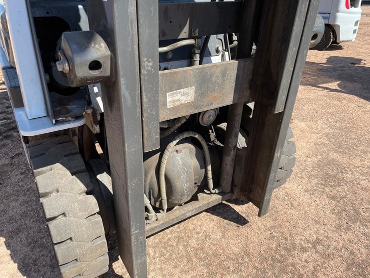 #1136-•-unicarriers-lp-forklift-image-27