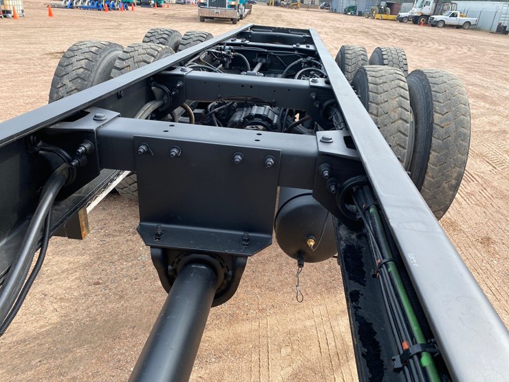 2017-peterbilt-348-image-32