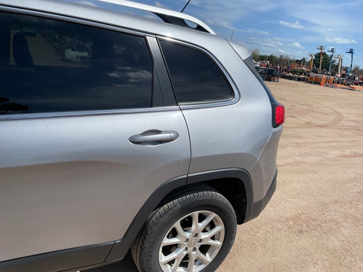 2014-jeep-cherokee-image-19