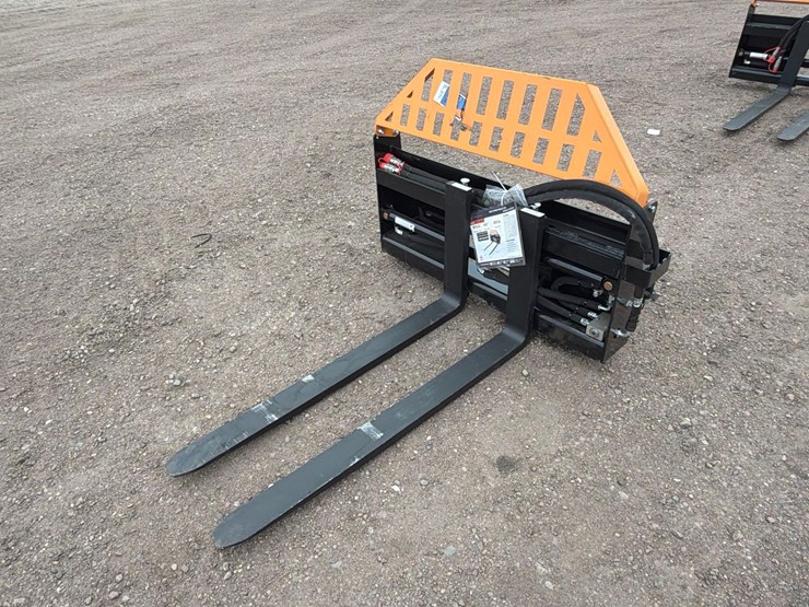 unused-2026-wolverine-pfa-11-3300g-hydraulic-pallet-fork-image-1