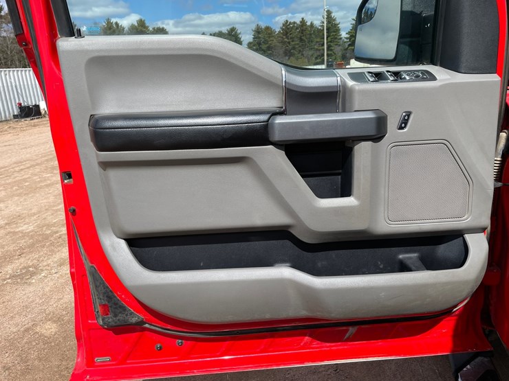 2018-ford-f150-xlt-image-40