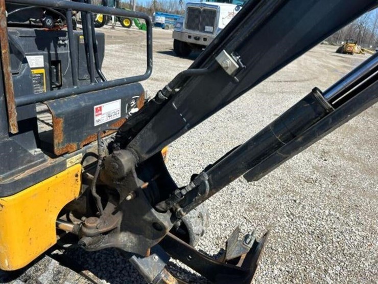 2019-deere-17g-image-28