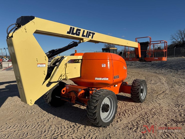 2013-jlg-600aj-image-4