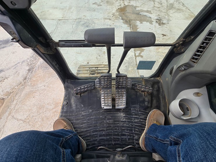 2013-deere-160g-lc-image-80