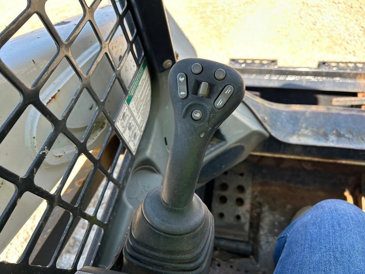 2015-bobcat-t590-image-24