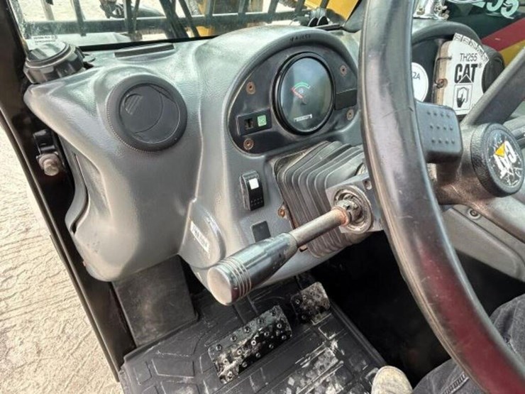 2012-caterpillar-th255-image-15