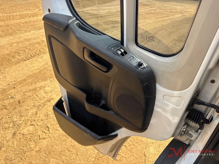 2014-dodge-2500-image-25