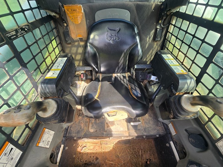 2010-bobcat-t650-image-29