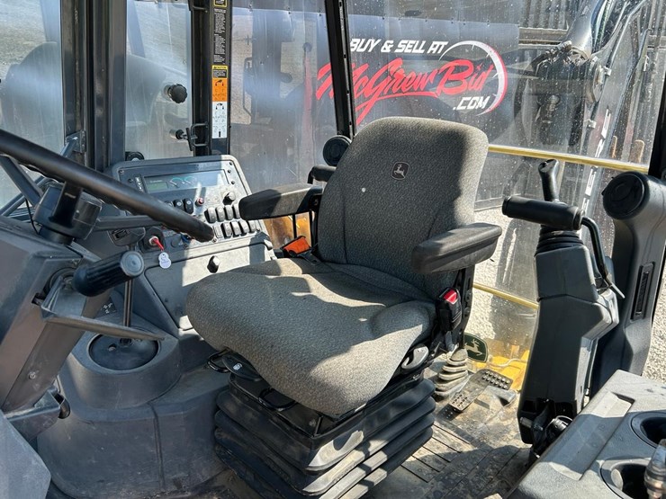 2021-deere-310l-image-21