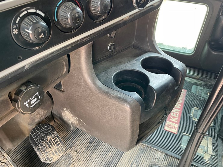 2009-kenworth-w900-image-70