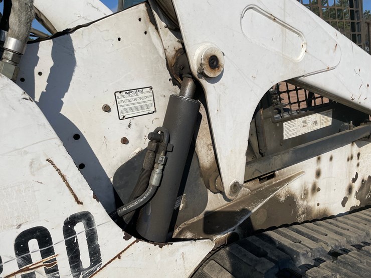 2005-bobcat-t300-image-19