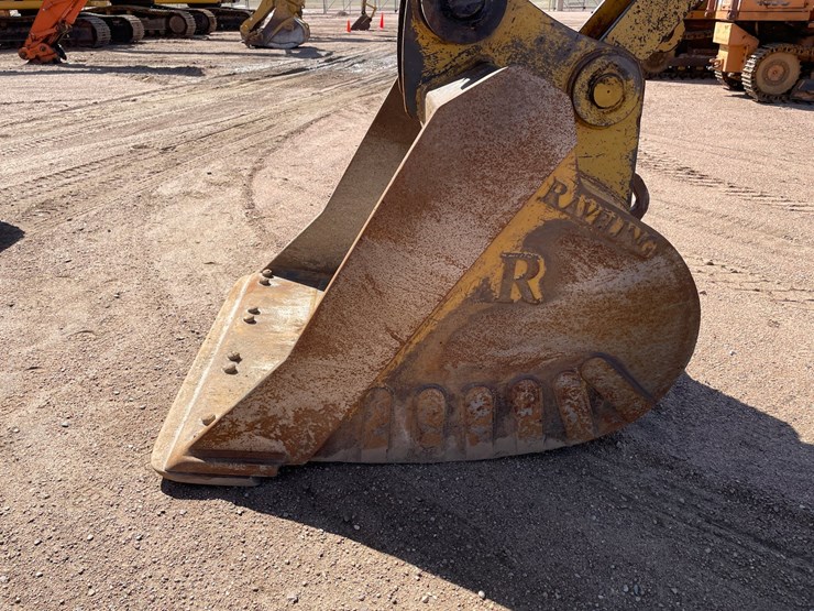 caterpillar-324e-image-11