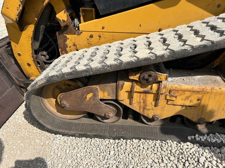 2017-caterpillar-259d-image-18