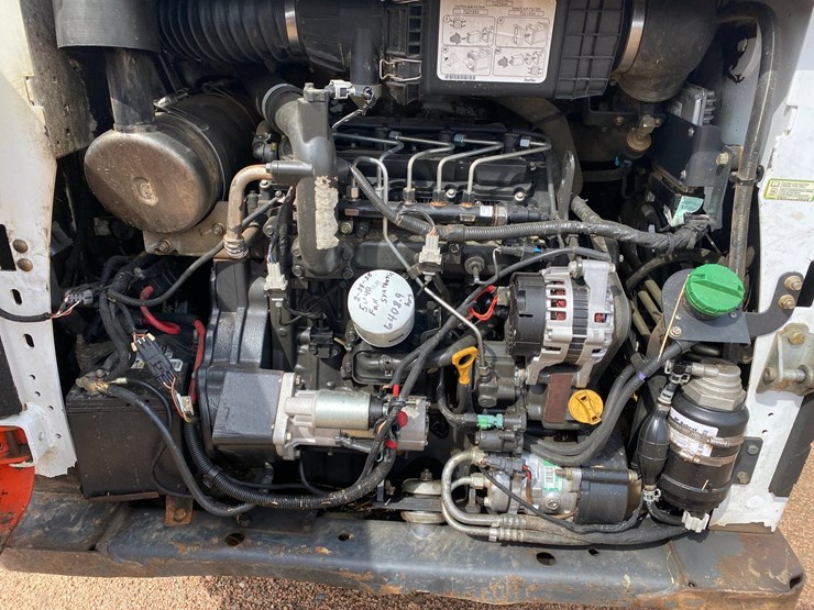 2014-bobcat-s590-image-37