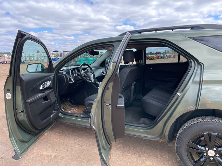 2015-chevrolet-equinox-lt-image-30