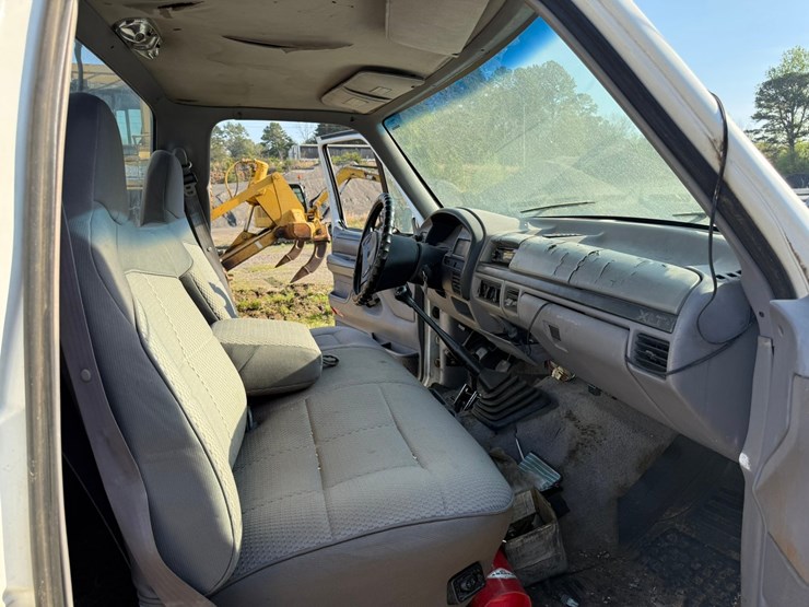 1995-ford-350-image-45