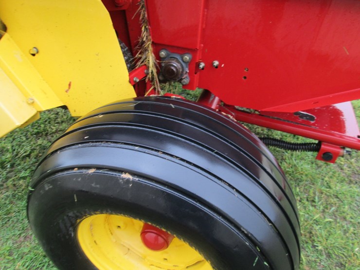 new-holland-br7060-image-6