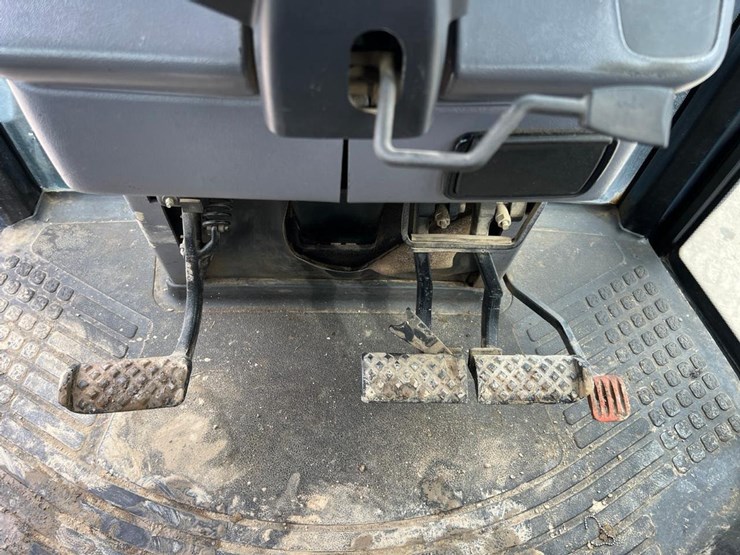 new-holland-8770-image-66