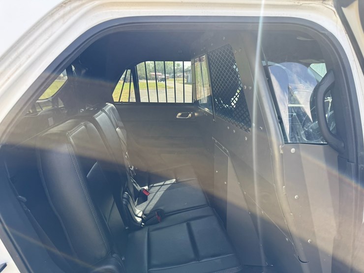 2018-ford-explorer-image-33