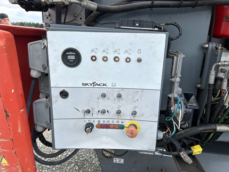 2017-skyjack-sj40t-image-28