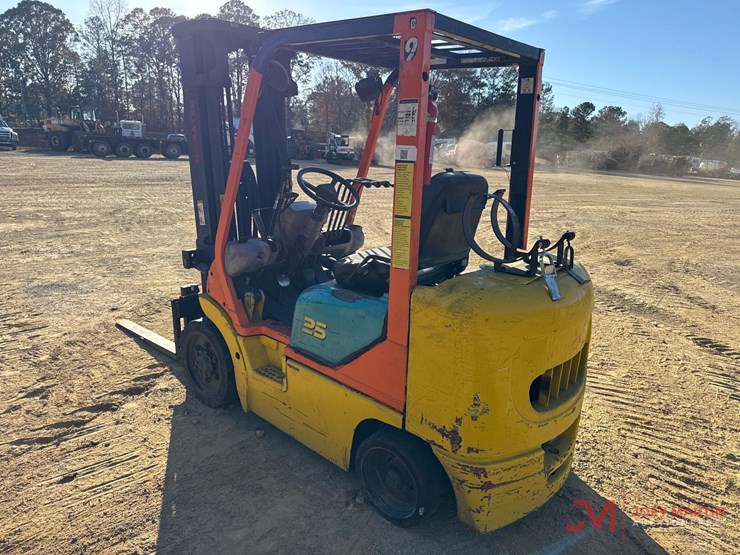 komatsu-fg25t-12-image-3