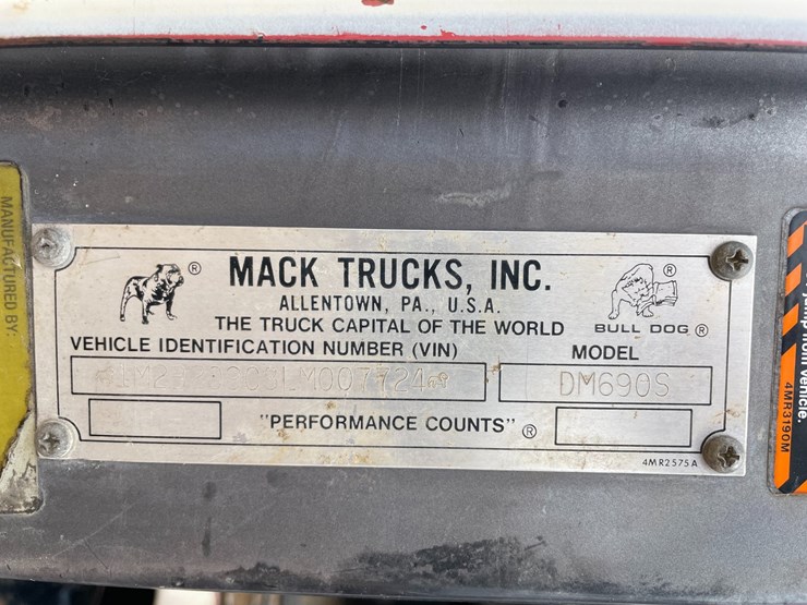 1990-mack-dm690s-image-43