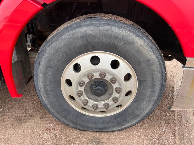 2016-kenworth-t680-image-35