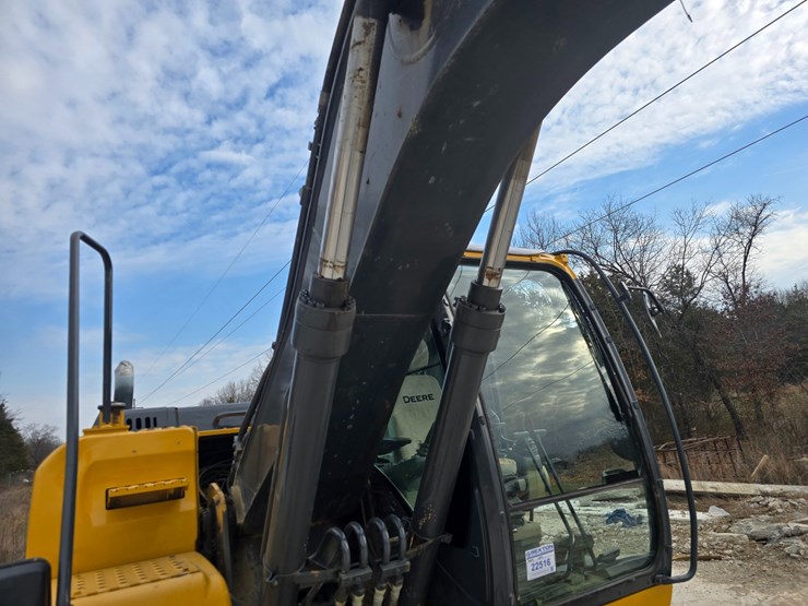 2013-deere-160g-lc-image-32