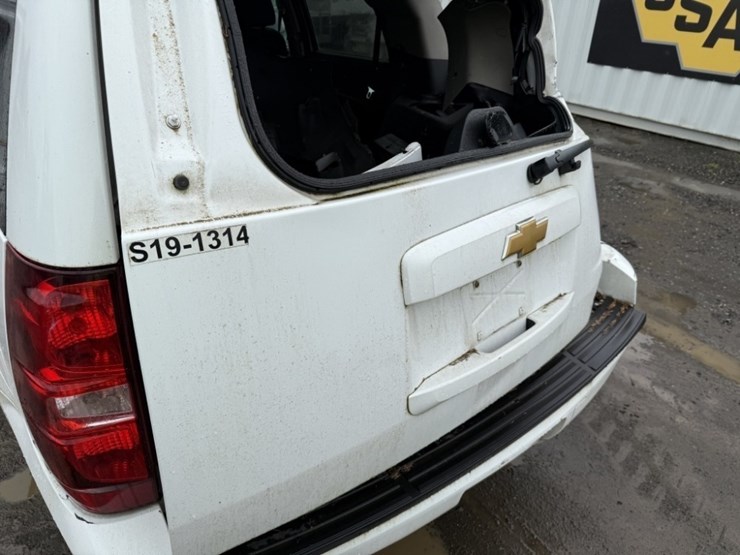 2013-chevrolet-tahoe-image-18