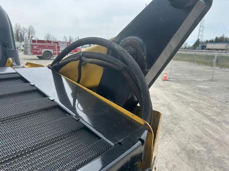 2014-caterpillar-262d-image-39