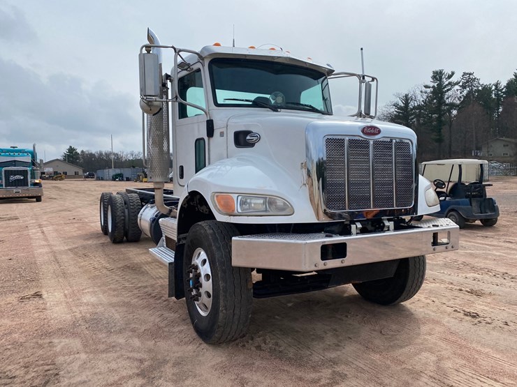 2017-peterbilt-348-image-3