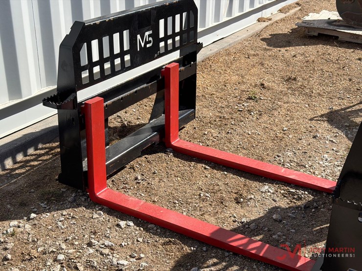 (new)-heavy-duty-m5-pallet-forks-image-1