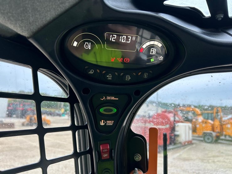 2024-bobcat-t770-image-24