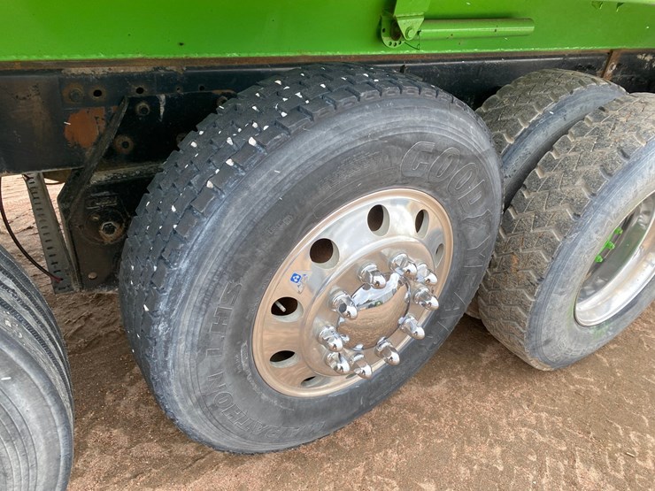 2015-kenworth-t800-image-17