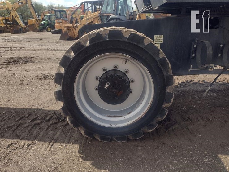 2013-jlg-800s-image-29